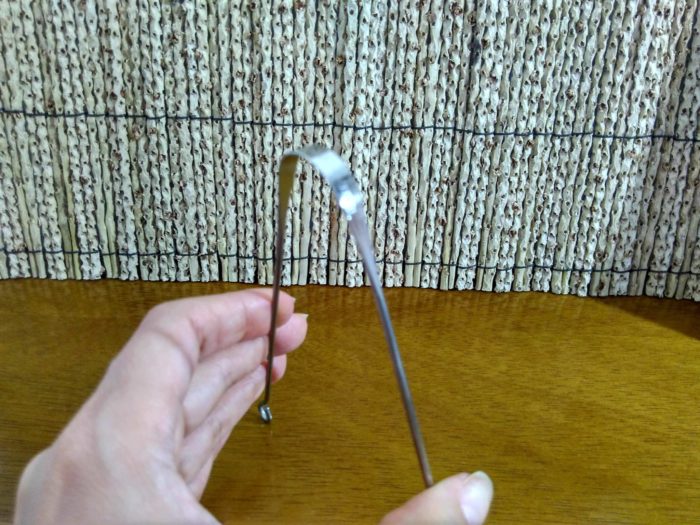 Raspador de língua em aço inoxidável (slim) fabricado na Índia com 1 saquinho
