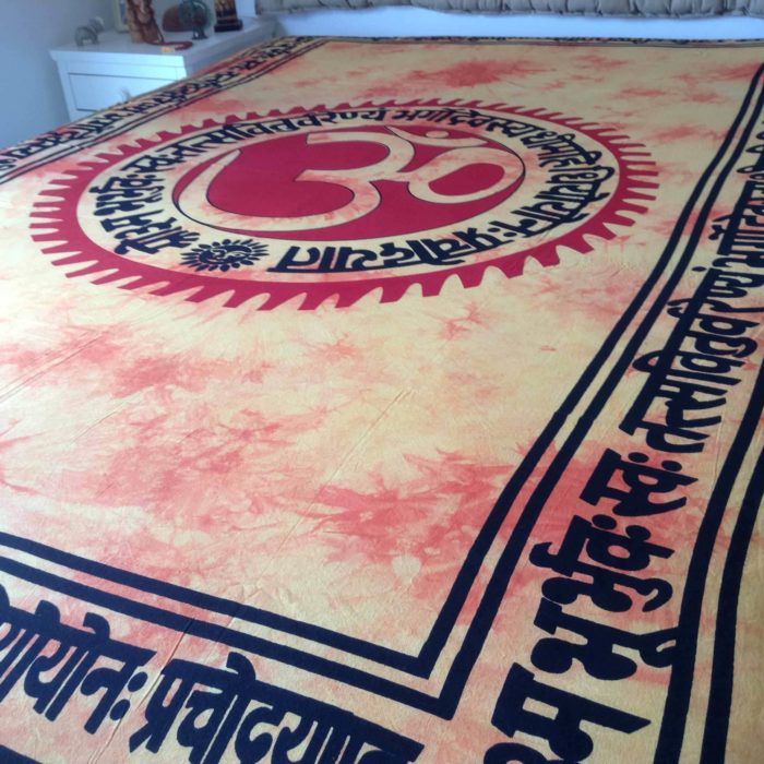Panô indiano com técnica Batik - Estampa OM e mantras (210 cm x 135 cm)