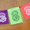 Bandeiras tibetanas de oração com símbolos do OM (7.0cm x 5.5cm) P