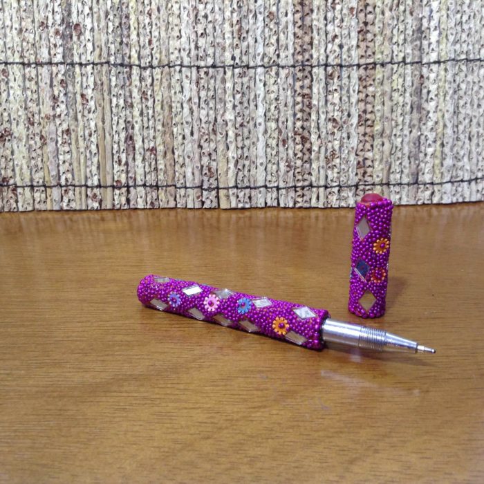 IMG_3748 Caneta indiana artesanal de miçangas e espelhos (pink)