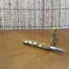 Caneta indiana artesanal de miçangas e espelhos (verde claro)