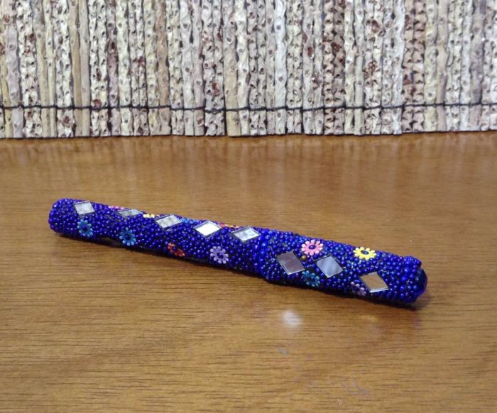 Caneta indiana artesanal de miçangas e espelhos (azul royal)
