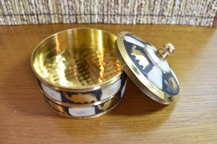 Mini porta jóias indiano de bronze com madrepérolas e elefantes