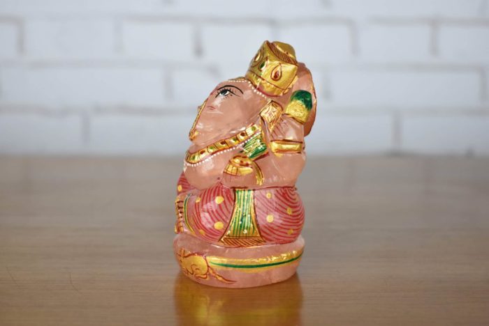 Estátua de Ganesha lapidado em pedra natural de quartzo rosa
