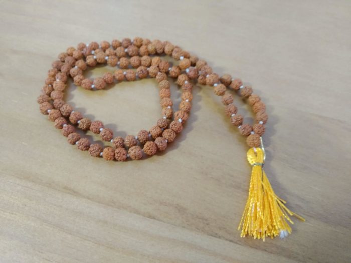 Japamala de sementes de Rudraksha (semente de 5mm e 35 cm de cordão)