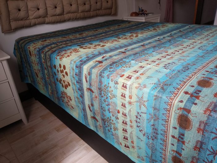 Colcha indiana 100% algodão estampa Rupestre (2.40 m x 2.05 m) tons frios