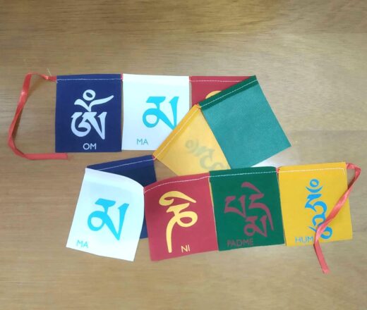 bandeirinhas indianas tibetanas com mantras