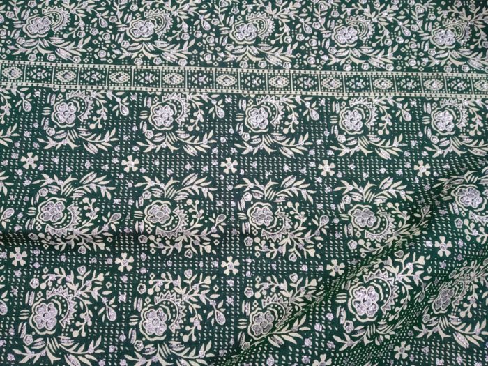 Sari indiano tie dye floral com brilhos verde e vermelho