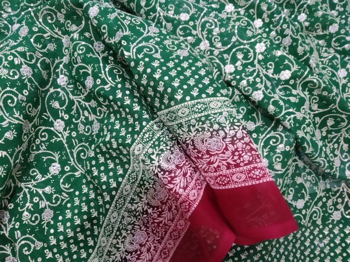 Sari indiano tie dye floral com brilhos verde e vermelho