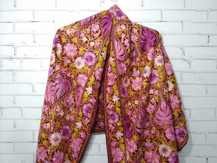 Xale indiano de lã 100% com bordado estilo Kashmir floral