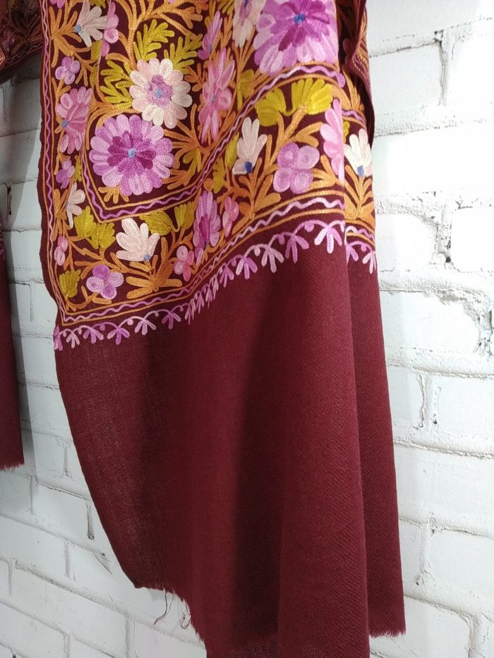 Xale indiano de lã 100% com bordado estilo Kashmir floral