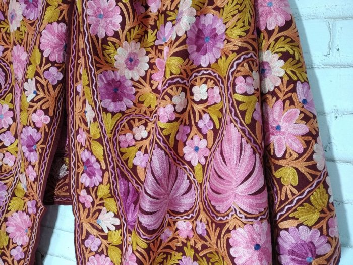 Xale indiano de lã 100% com bordado estilo Kashmir floral