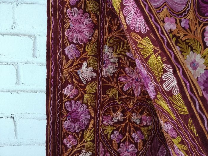 Xale indiano de lã 100% com bordado estilo Kashmir floral