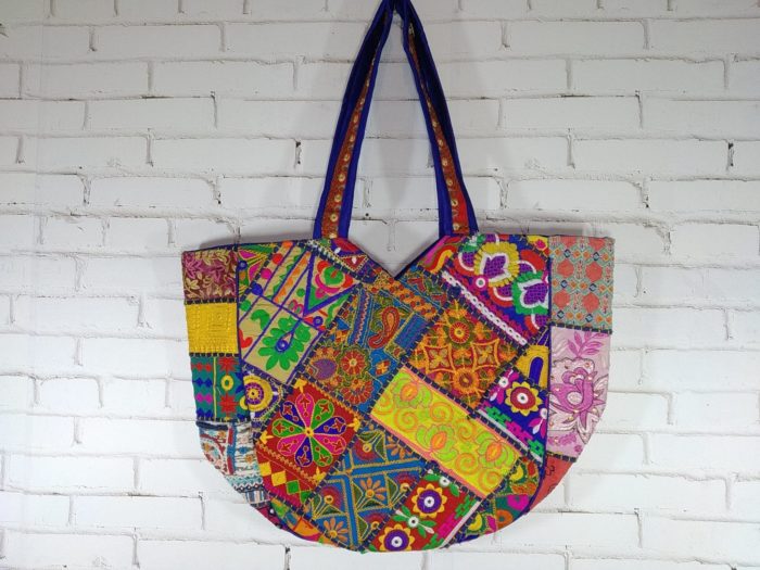 Bolsa indiana Banjara Blue Lux estruturada e forrada 100% bordada