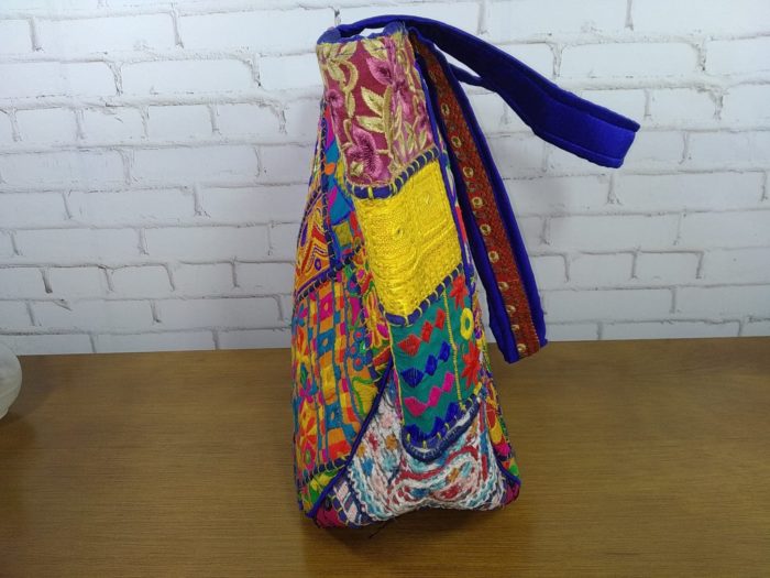 Bolsa indiana Banjara Blue Lux estruturada e forrada 100% bordada