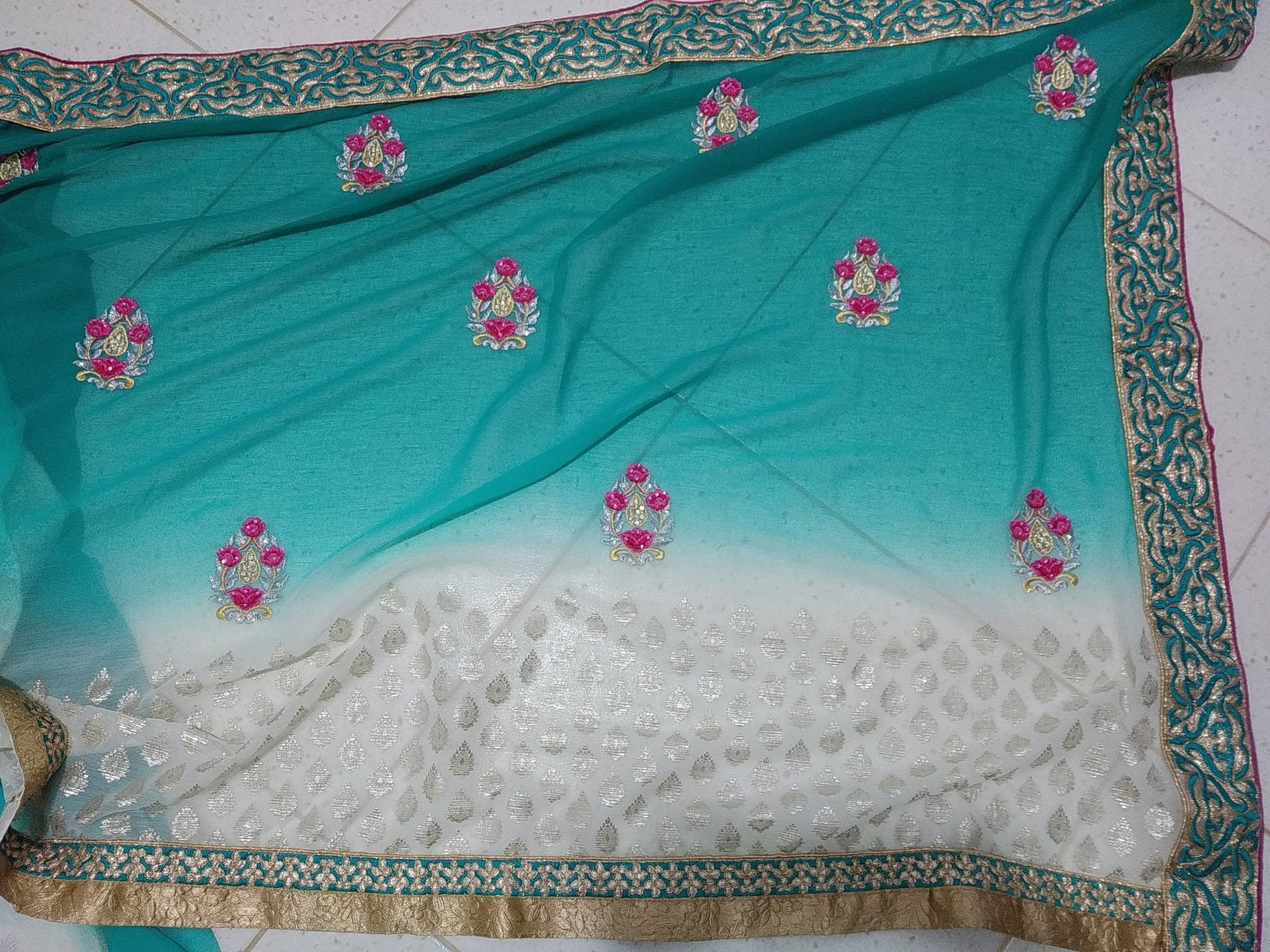 sari indiano turquesa