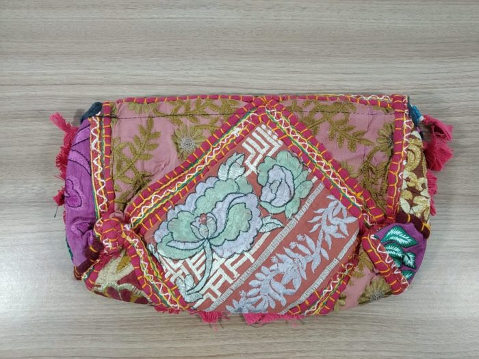 Bolsa indiana Clutch Banjara bordada a mão rosa floral