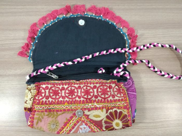 Bolsa indiana Clutch Banjara bordada a mão rosa floral