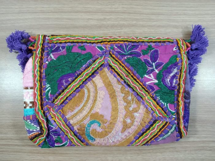 Bolsa indiana Clutch Banjara bordada a mão lilás