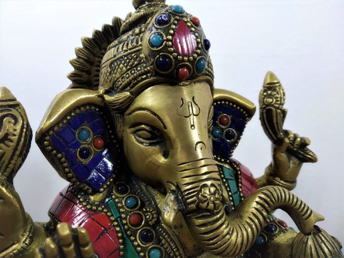 Estátua de Ganesha em bronze com pedras naturais embutidas 17 cm