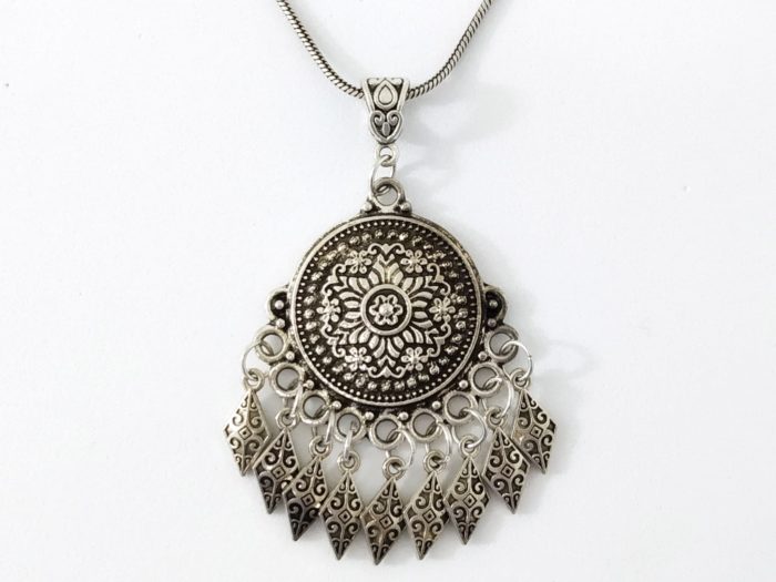 Colar indiano longo prateado estilo Boho Chic modelo III
