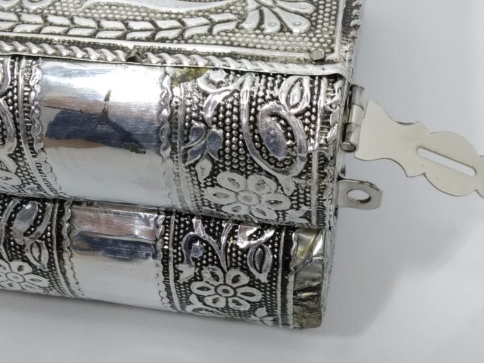Porta Jóias indiano metalizado com estampa de elefantes 18 cm