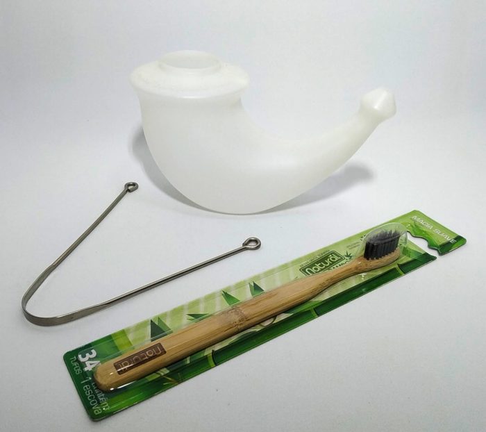 kit ayurveda de higiene com lota, raspador de língua de inox e escova de bambu