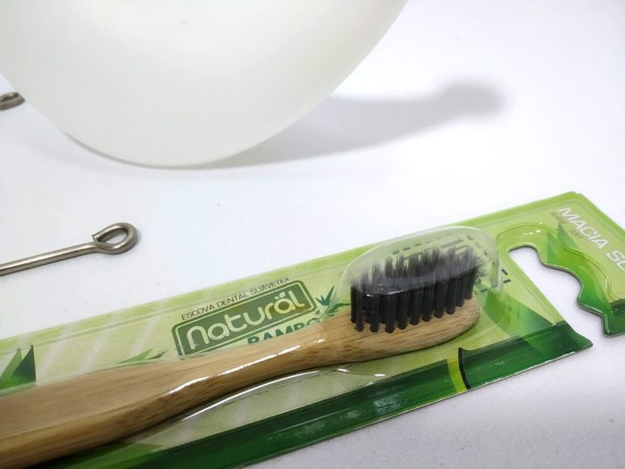 Kit higiene com pote Jala Neti, Escova de dente de bambu e limpador de língua inox