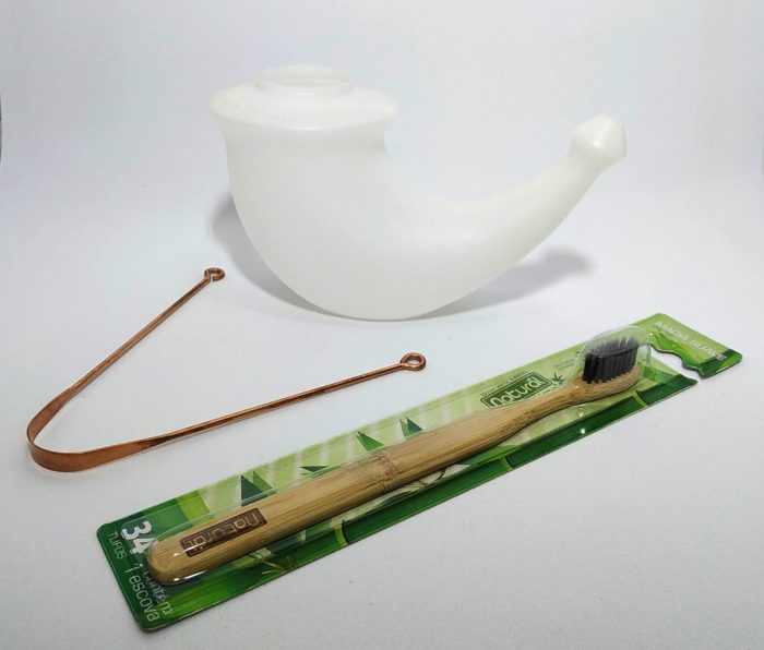 kit ayurveda de higiene com raspador de língua de cobre, lota e escova dental de bambu