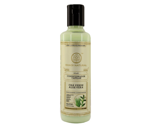 O condicionador Chá verde & Aloe Vera KHADI NATURAL ™ nutre seu cabelo dando múltiplos benefícios devido aos vários óleos utilizados. Hidrata e desembaraça o cabelo dando um brilho supremo. 210ml