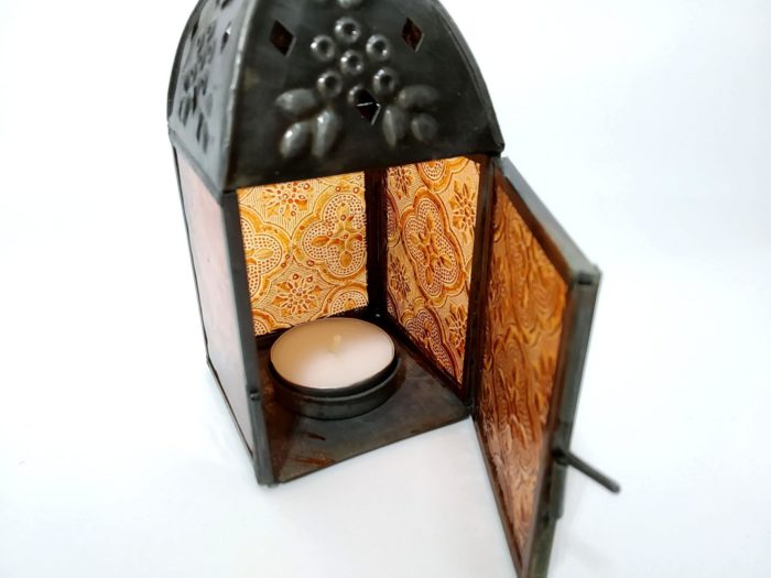 Luminária indiana à vela com vitral laranja e zinco 14cm