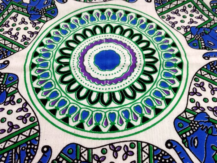 Capa de almofada indiana de algodão com mandala de elefantes tons frios