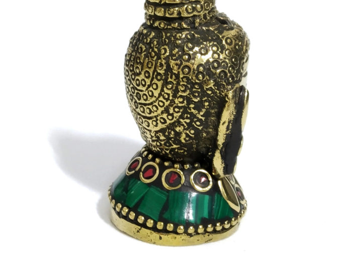 Mini busto Cabeça de Buda em metal com embutimento de pedras naturais VI