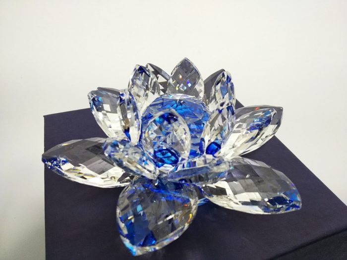 flor de lotus em cristal azul