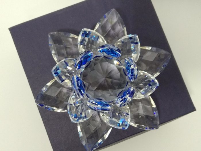 Flor de Lótus em Cristal de Vidro 13 cm cor azul