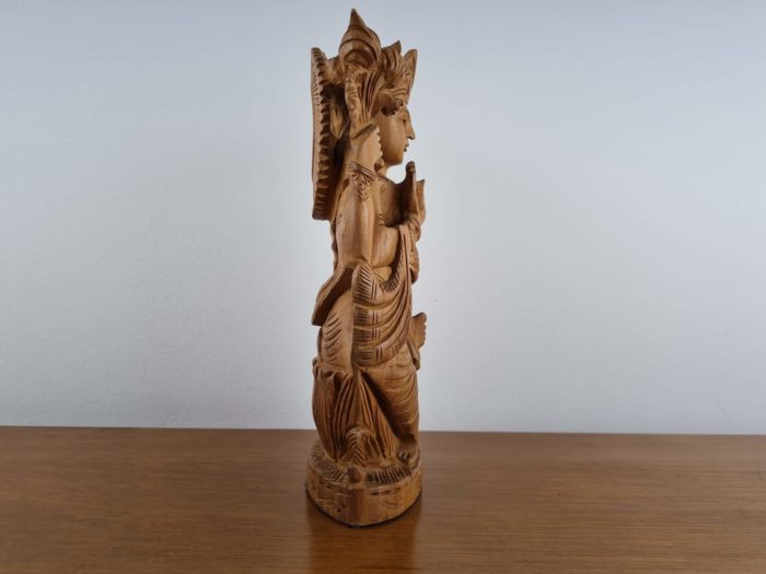Estátua indiana rara de Lakshmi esculpida em madeira 20cm