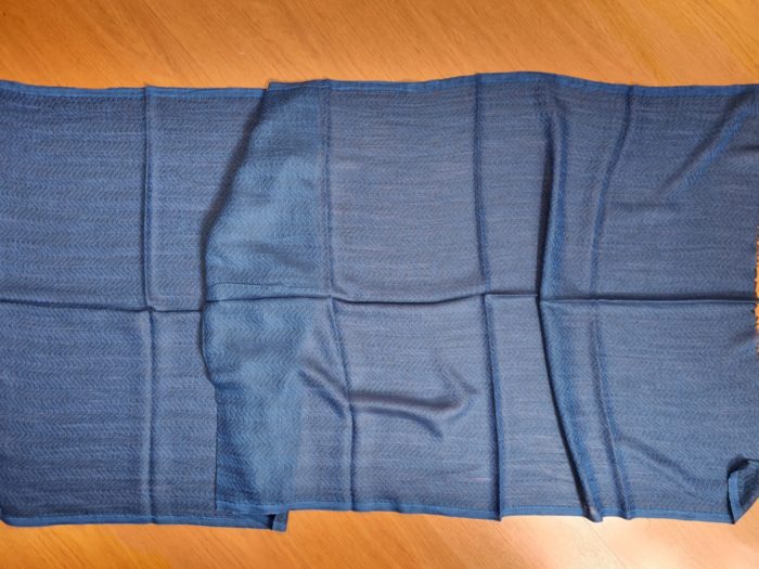 Pashimina indiana de cashmere azul com estampa geométrica