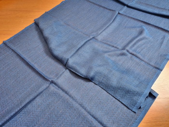 Pashimina indiana de cashmere azul com estampa geométrica