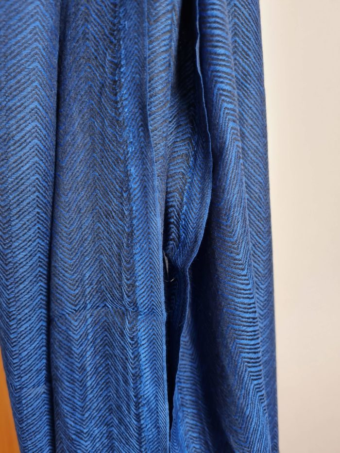 Pashimina indiana de cashmere azul com estampa geométrica
