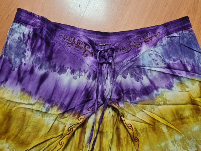 Calça indiana feminina com técnica Tie Dye tricolor