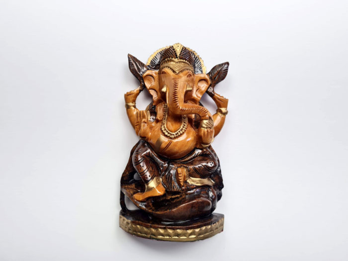 estátua indiana de Ganesha esculpido em madeira