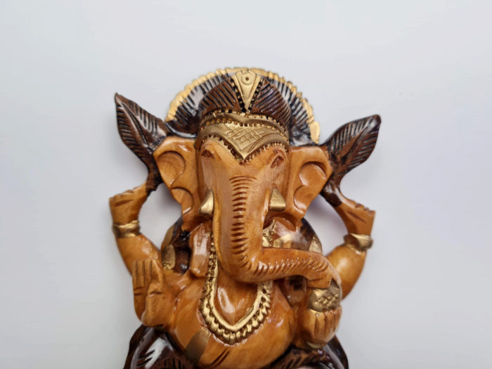 Estatueta de Ganesha esculpida em madeira bicolor 15cm