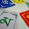Bandeira tibetana com mantra "Om Mani Padme Hum " (14cmx11m)