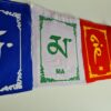 Bandeira tibetana com mantra "Om Mani Padme Hum " (14cmx11m)