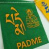 Bandeiras tibetanas do mantra "Om Mani Padme Hum" com Buda 13x10