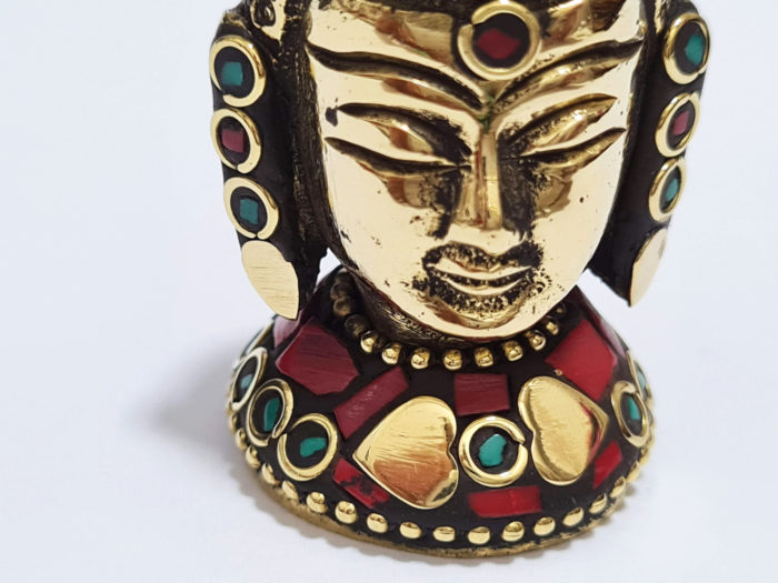 Mini busto Cabeça de Buda em metal com embutimento de pedras naturais