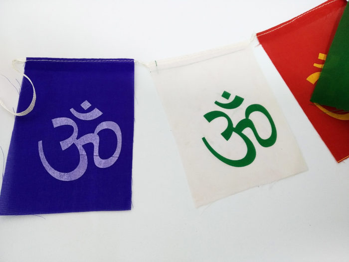Bandeira tibetana com símbolo do Om (13cmx10m)