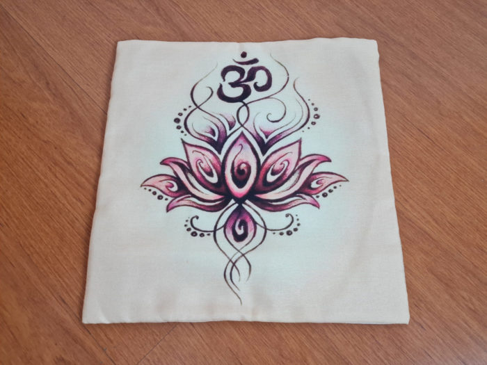 20210327_161614 capa de almofada indiana com Lotus e Om