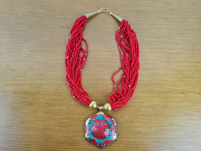 colar tibetano indiano pedras vermelhas