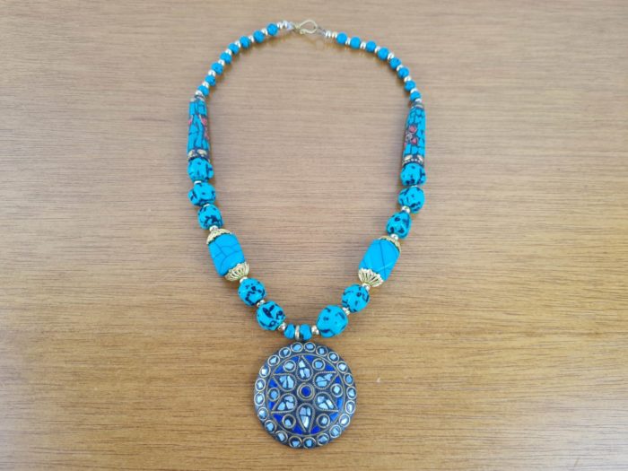 colar indiano de pedrarias verde e azul